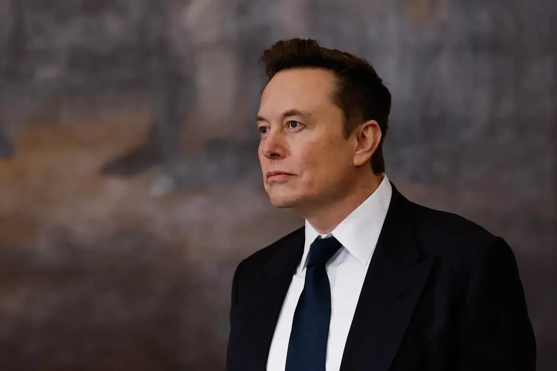 Elon Musk Loses Trillionaire Status as SpaceX Rally Cools After IPO Surge