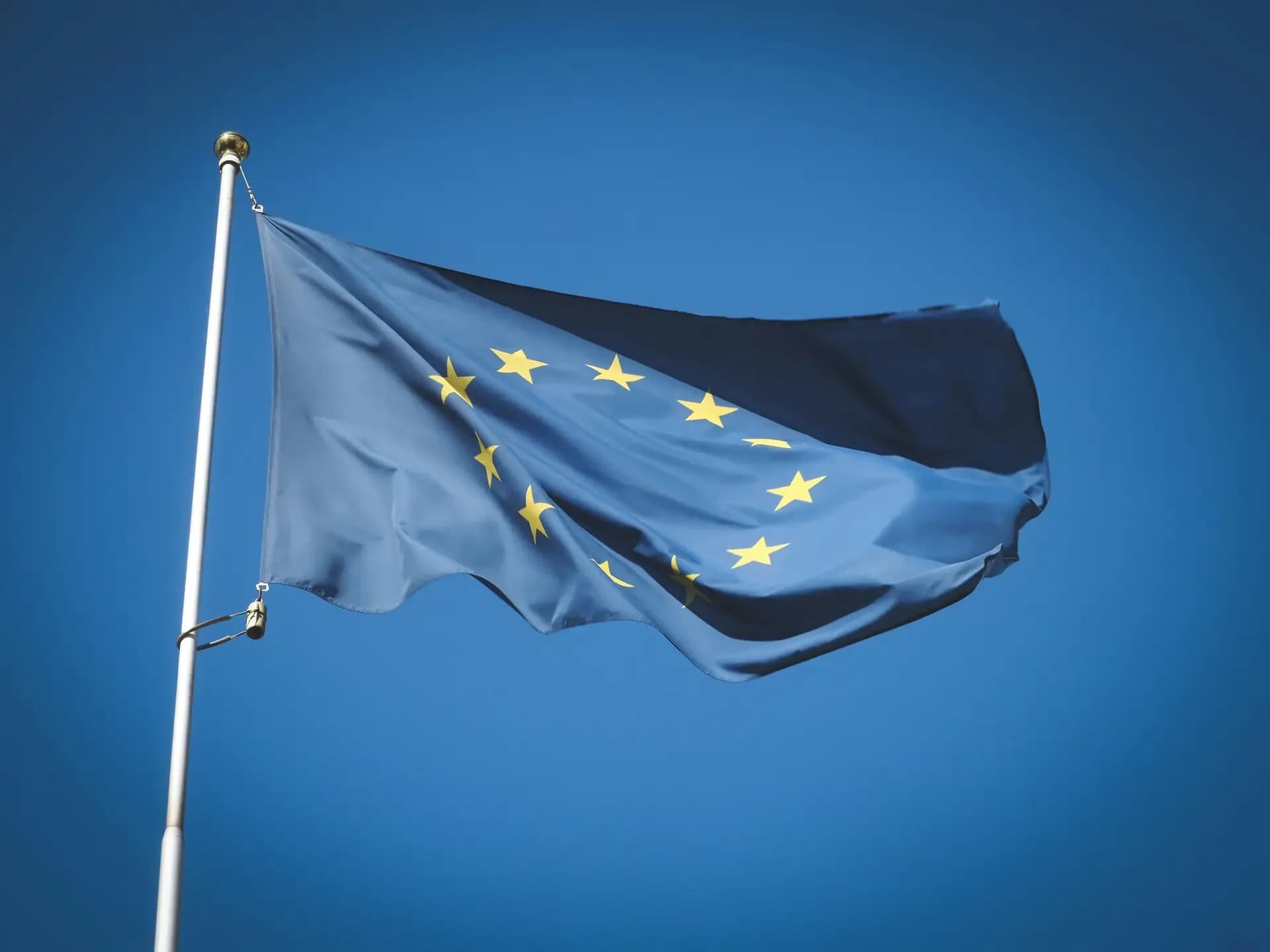 Eu 3