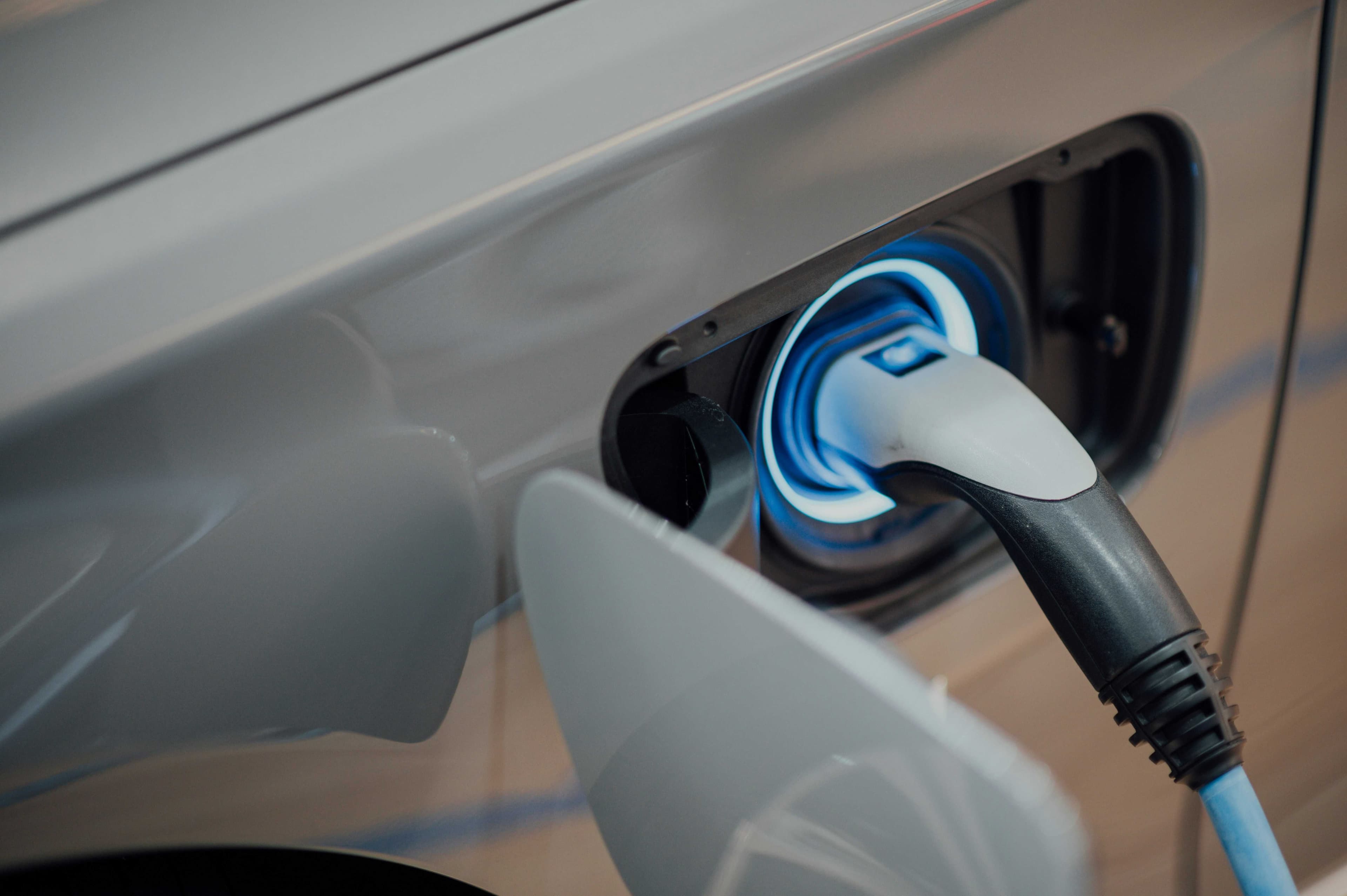 Dubai Launches $41 Million EV Charging Plan Across 600 Parking Spaces
