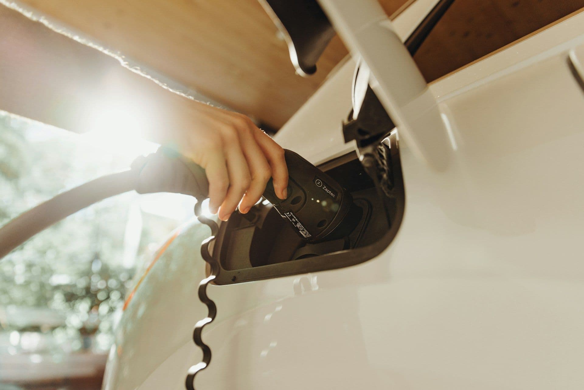 Oman Signs $250 Million Deal to Build EV and Battery Hub