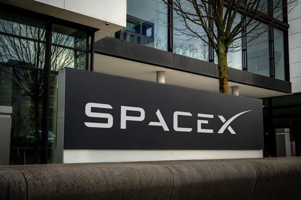 SpaceX Expands Starlink Beyond 10,800 Satellites with Falcon 9 Launch